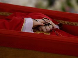 The late Pope Francis' body lies in the chapel of the Casa Santa Marta (VATICAN MEDIA Divisione Foto)