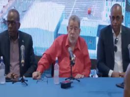 rime Minister Dr. Ralph Gonsalves (center) flanked by his counterparts from St. Lucia, Phillip J Pierre, (left) and Dominica’s Roosevelt Skerrit (right) at the news conference at the port (CMC Photo)