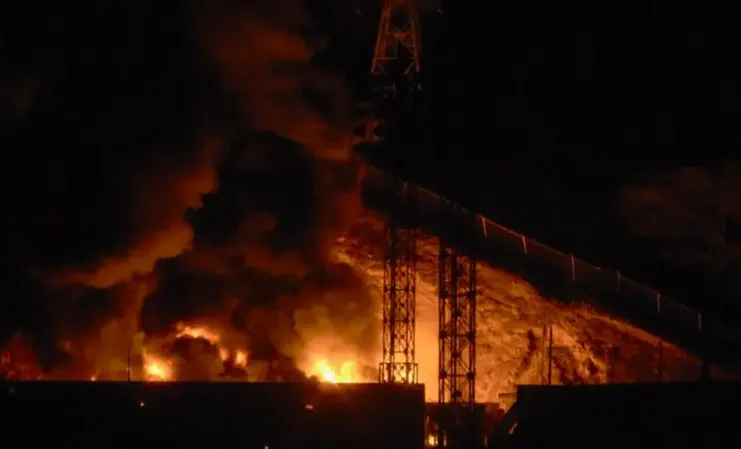 Aftermath of strikes in Caracas - in pictures