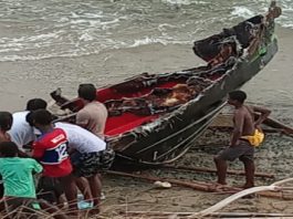 Residents of St. Vincent and the Grenadines examine the remnants of the vessel allegedly blown up at sea by US military last Friday.