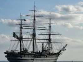 Venezuelan training ship arrives in Dominica.