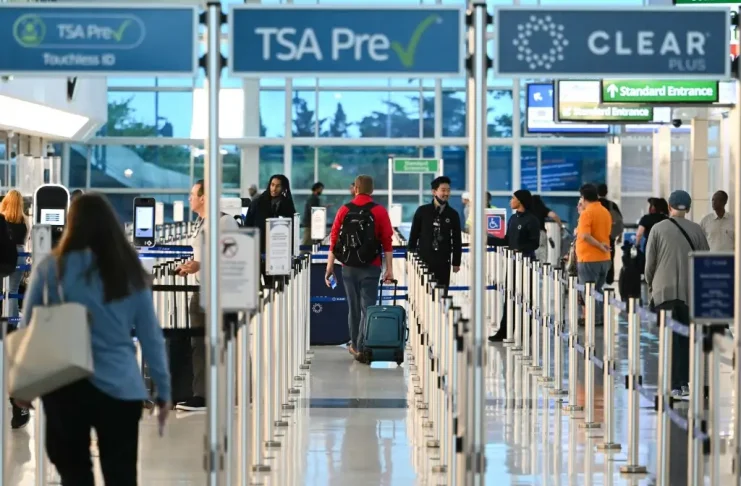 Passengers walk-through security lines at Reagan National Airport on the first day of the US government shut down in Arlington, Virginia on October 1, 2025. (Photo by ANDREW CABALLERO-REYNOLDS / AFP)