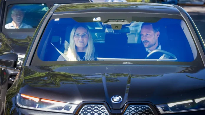 Members of Norway's royal family, including King Harald's son, Crown Prince Haakon, have gathered at the hospital