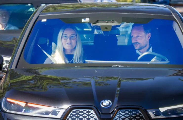 Members of Norway's royal family, including King Harald's son, Crown Prince Haakon, have gathered at the hospital